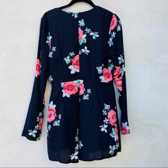 Cotton Candy LA Floral Surplice Long Sleeve Romper NWT - Picture 8 of 13